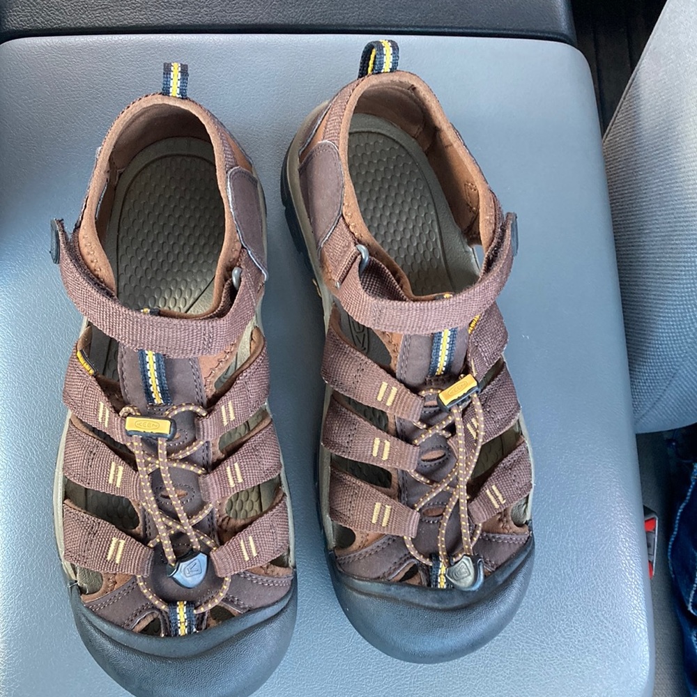 Keen Mens sandal size 7
